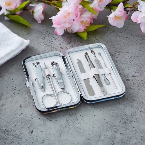 حقيبه العناية باليد والأظافر.