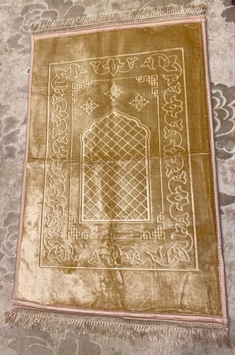 سجاد صلاة متين مخمل.