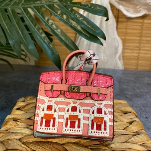 تعليقة بيركن - وردي