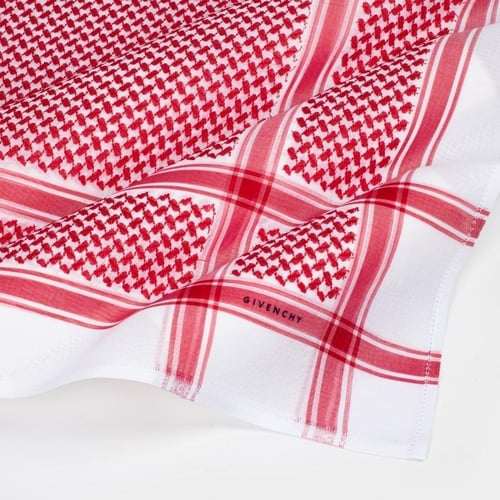 عرض حصري بكج شماغين جيفنشي بسعر شماغ واحد