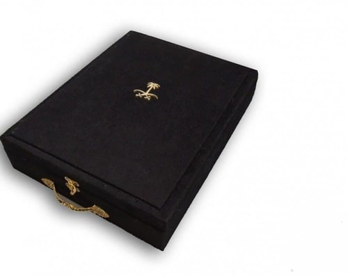 بشت ملكي أشقر