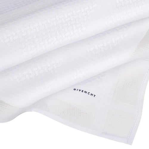 عرض حصري بكج شماغين جيفنشي بسعر شماغ واحد