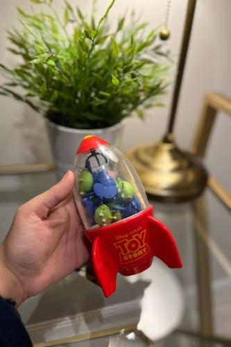 طقم مساحات فضائيين