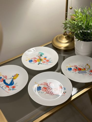 طقم صحون اليس في بلاد العجائب