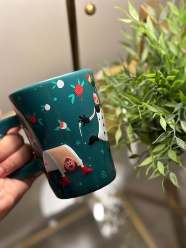 كوب اليس في بلاد العجائب