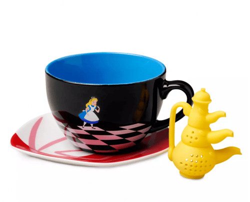 كوب وصحن اليس في بلاد العجائب