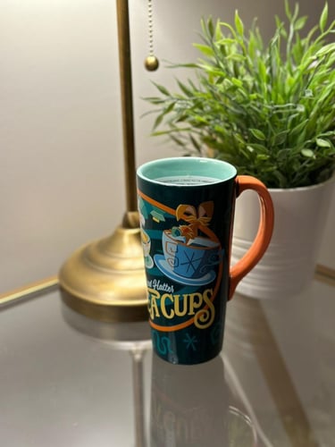 كوب اليس في بلاد العجائب