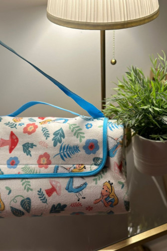 فرشة للحديقة اليس في بلاد العجائب