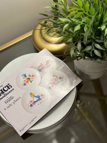 طقم صحون اليس في بلاد العجائب