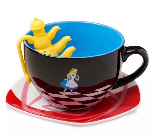 كوب وصحن اليس في بلاد العجائب