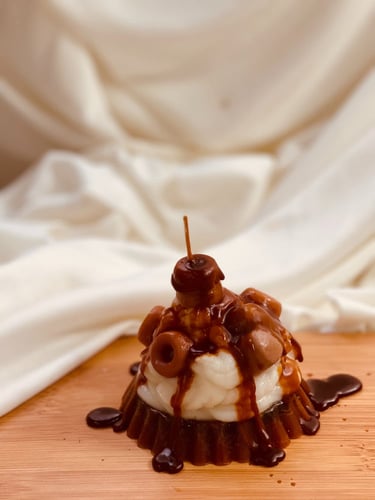 شمعة الكيك بقطع الشوكلاته