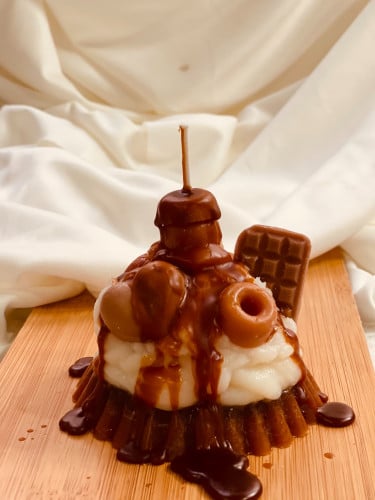 شمعة الكيك بقطع الشوكلاته