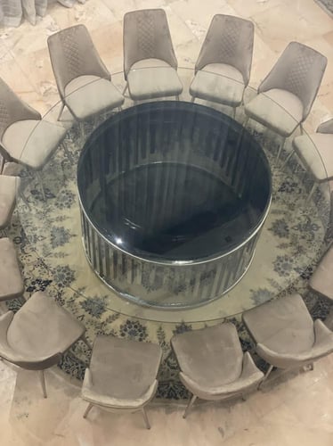 طاولة طعام زجاج دائرية تتسع 14 شخص