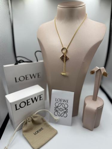 Necklace with earrings with its accessories