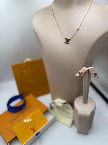 Gold-colored necklace Louis Vuitton