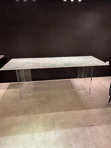 طاولة طعام بأرجل كرلكA-52