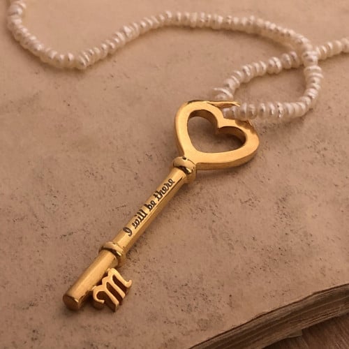 قلادة مفتاح القلب بالأحرف