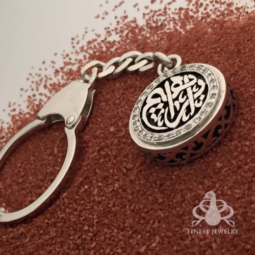 ميدالية مزخرفة مع زركون