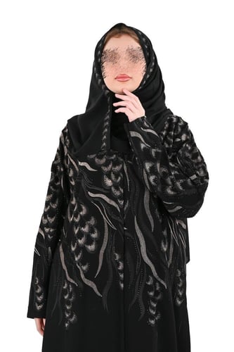 عباية ملكي بتطريز اسود ونحاسي وفصوص
