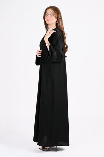 عباية ملكي بتطريز أسود