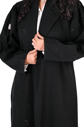 عباية كريب بتطريز اسود