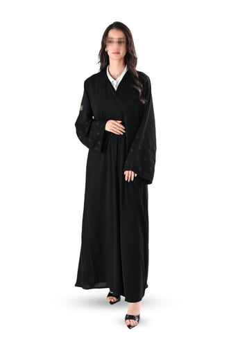 عباية كريب رسمي مطرزة على الاكمام