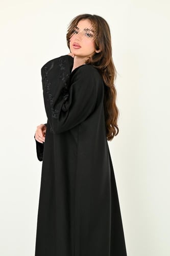 عباية كريب بتطريز ورود