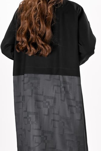 عباية كريب مع جكار على الظهر