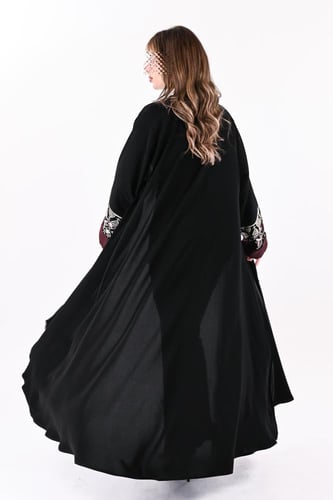 عباية ملكي بتطريز ملون