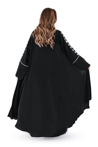 عباية ملكي بتطريز ابيض