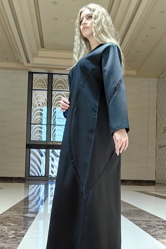 عباية كريب بكلفة ناعمة سوداء
