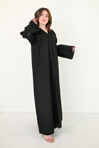 عباية كريب بتطريز ورود