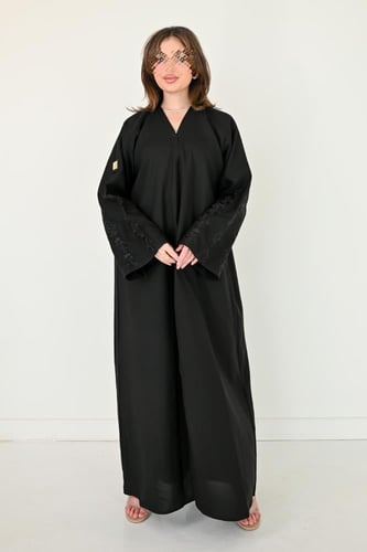 عباية كريب بتطريز ورود