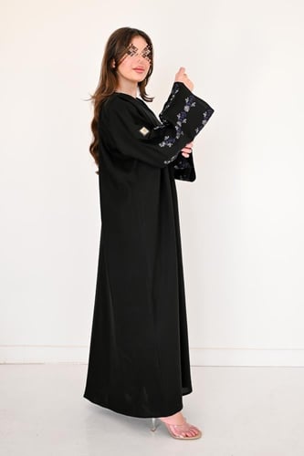 عباية كريب بتطريز ورود