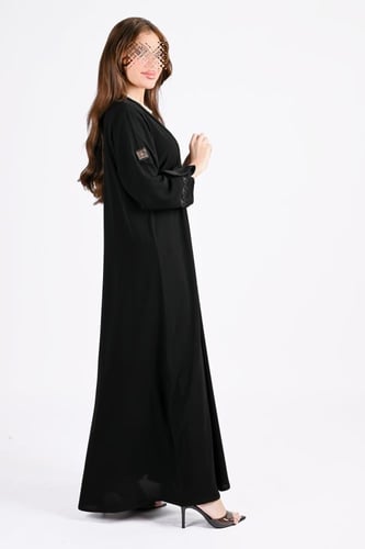 عباية ملكي بتطريز اسود على الكم