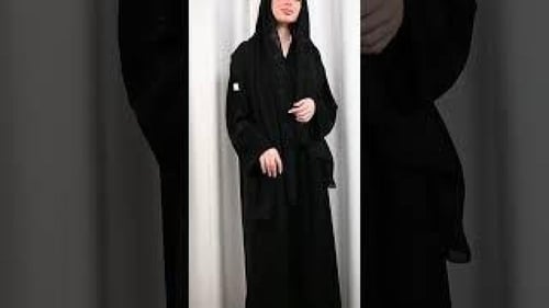 عباية كريب بتطريز أسود