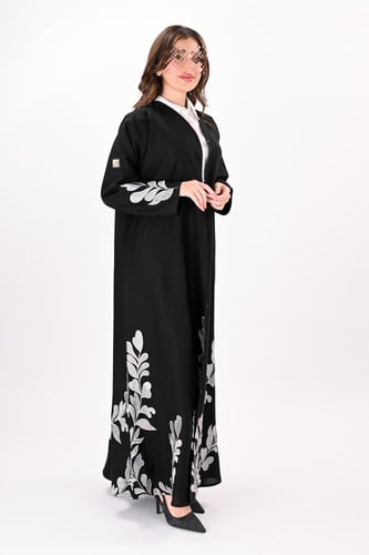 عباية كريب بتطريز أبيض