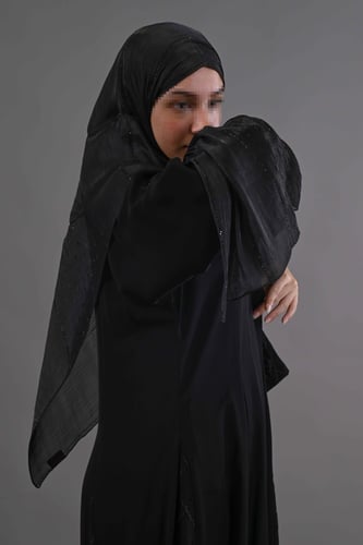 طرحة سوداء بفصوص