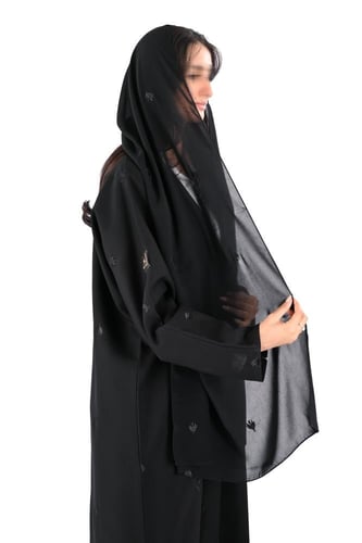 عباية كريب مطرز اسود