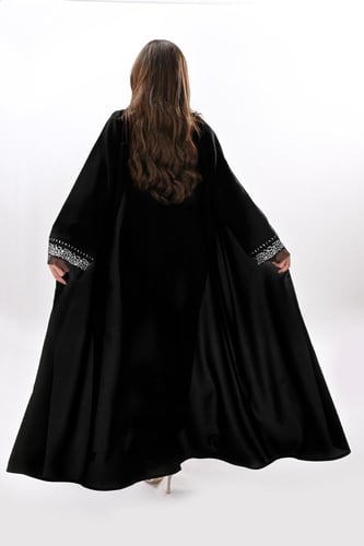 عباية كريب بكلفة ابيض