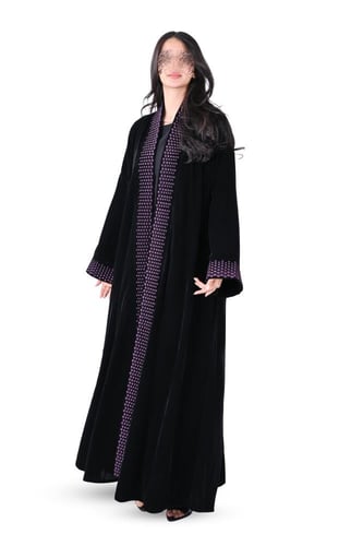 عباية مخمل بتطريز موف