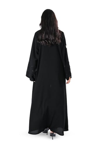 عباية كريب رسمي مطرزة على الاكمام