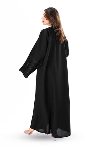 عباية انترنت بتطريز اسود على الاكمام