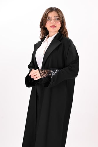 عباية كريب بدنتيل على الاكمام