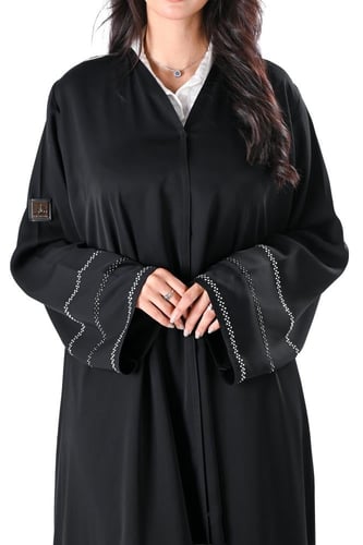 عباية ربع كلوش بفصوص على الكم