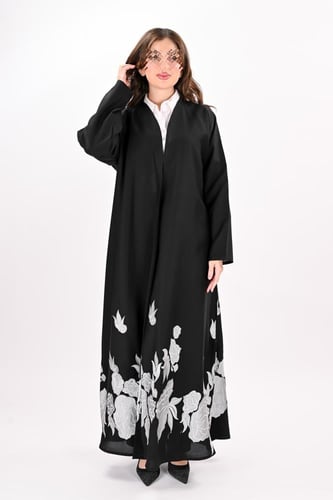 عباية كريب بتطريز ابيض