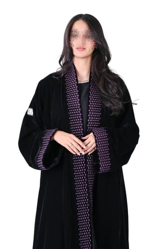 عباية مخمل بتطريز موف