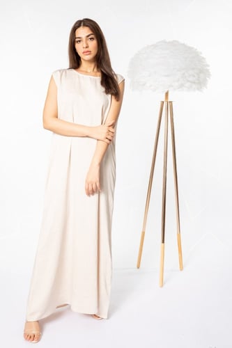 فستان تحت العباية باللون البيج