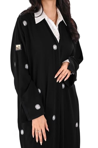 عباية كريب رسمي مطرز ابيض