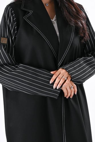 عباية كريب بقماش مقلم اسود